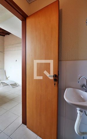 Casa à venda com 170m², 2 quartos e 2 vagasLavabo
