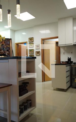 Casa à venda com 521m², 8 quartos e 8 vagasCozinha