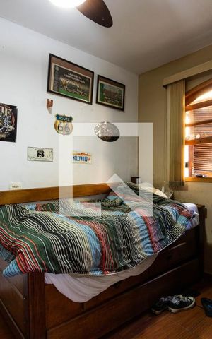 Casa à venda com 285m², 3 quartos e 7 vagas Casa à venda com 285m², 3 quartos e 7 vagasQuarto