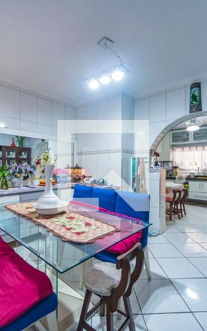 Casa à venda com 287m², 3 quartos e 4 vagas Casa à venda com 287m², 3 quartos e 4 vagasCopa