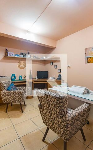 Casa à venda com 287m², 3 quartos e 4 vagas Casa à venda com 287m², 3 quartos e 4 vagasEscritório