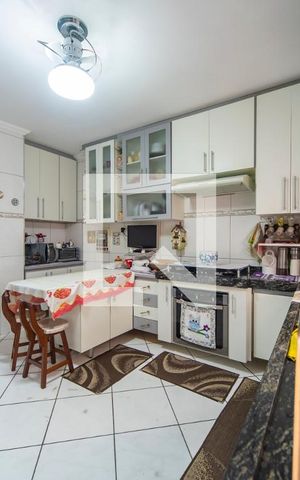 Casa à venda com 287m², 3 quartos e 4 vagas Casa à venda com 287m², 3 quartos e 4 vagasCozinha
