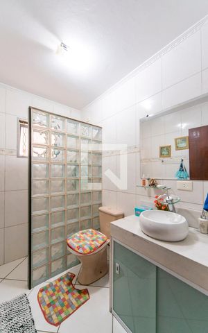 Casa à venda com 287m², 3 quartos e 4 vagas Casa à venda com 287m², 3 quartos e 4 vagasBanheiro 2