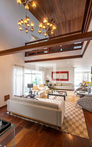 Casa à venda com 630m², 4 quartos e 6 vagasSala