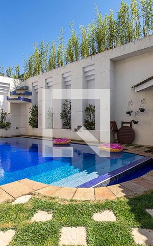 Casa à venda com 630m², 4 quartos e 6 vagasQuintal