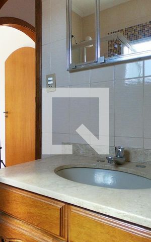 Casa à venda com 120m², 4 quartos e 1 vagaBanheiro