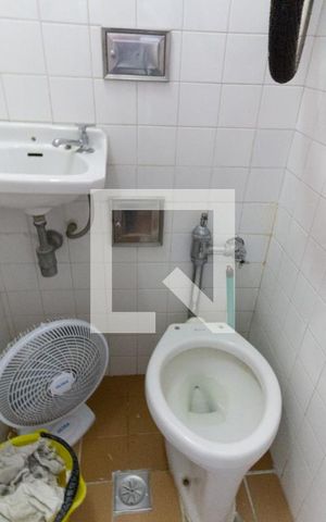 Apartamento para alugar com 120m², 3 quartos e sem vaga Apartamento para alugar com 120m², 3 quartos e sem vagaBanheiro de Serviço