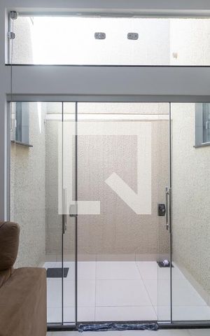 Casa para alugar com 125m², 2 quartos e 2 vagasSala