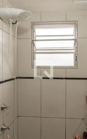 Apartamento à venda com 46m², 2 quartos e 1 vaga Apartamento à venda com 46m², 2 quartos e 1 vagaBanheiro