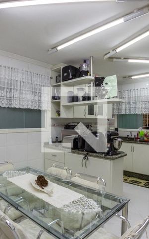 Casa à venda com 200m², 3 quartos e 5 vagas Casa à venda com 200m², 3 quartos e 5 vagasCopa