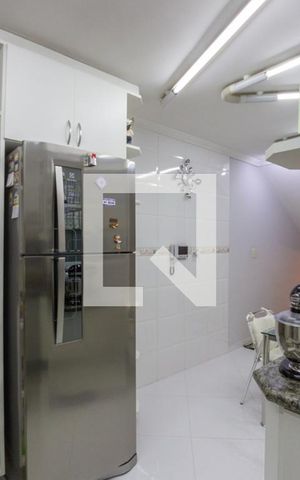 Casa à venda com 200m², 3 quartos e 5 vagas Casa à venda com 200m², 3 quartos e 5 vagasCozinha