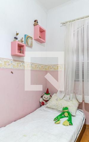 Casa à venda com 385m², 5 quartos e 2 vagas Casa à venda com 385m², 5 quartos e 2 vagasQuarto