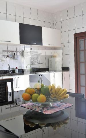 Casa para alugar com 506m², 5 quartos e 8 vagasCozinha - Armários
