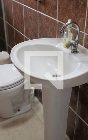 Casa para alugar com 506m², 5 quartos e 8 vagasBanheiro social