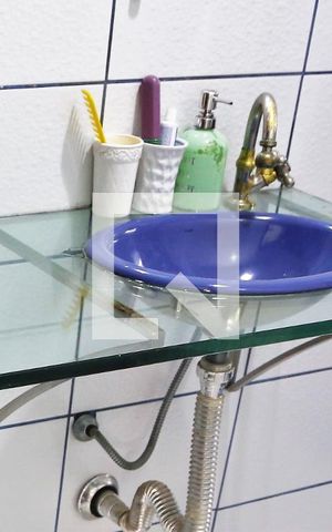 Casa para alugar com 506m², 5 quartos e 8 vagasBanheiro 1
