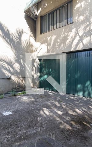 Casa à venda com 430m², 3 quartos e 3 vagas Casa à venda com 430m², 3 quartos e 3 vagasGaragem