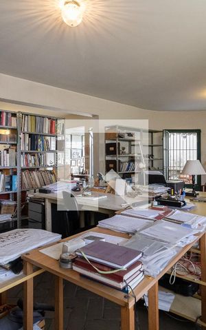 Casa à venda com 430m², 3 quartos e 3 vagas Casa à venda com 430m², 3 quartos e 3 vagasSala