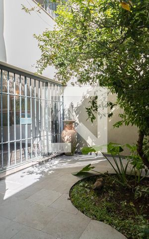 Casa à venda com 430m², 3 quartos e 3 vagas Casa à venda com 430m², 3 quartos e 3 vagasCorredor Lateral
