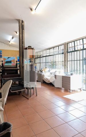 Casa à venda com 430m², 3 quartos e 3 vagas Casa à venda com 430m², 3 quartos e 3 vagasAteliê