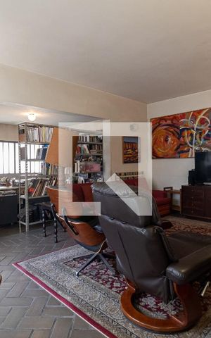 Casa à venda com 430m², 3 quartos e 3 vagas Casa à venda com 430m², 3 quartos e 3 vagasSala