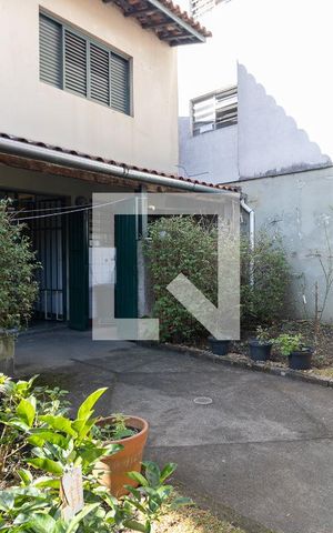 Casa à venda com 430m², 3 quartos e 3 vagas Casa à venda com 430m², 3 quartos e 3 vagasQuintal