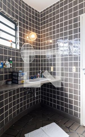 Casa à venda com 430m², 3 quartos e 3 vagas Casa à venda com 430m², 3 quartos e 3 vagasBanheiro da Suíte