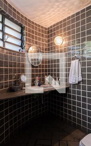 Casa à venda com 430m², 3 quartos e 3 vagas Casa à venda com 430m², 3 quartos e 3 vagasLavabo