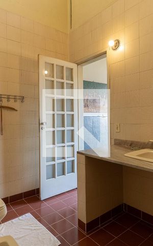 Casa à venda com 430m², 3 quartos e 3 vagas Casa à venda com 430m², 3 quartos e 3 vagasBanheiro Social