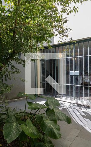 Casa à venda com 430m², 3 quartos e 3 vagas Casa à venda com 430m², 3 quartos e 3 vagasCorredor Lateral