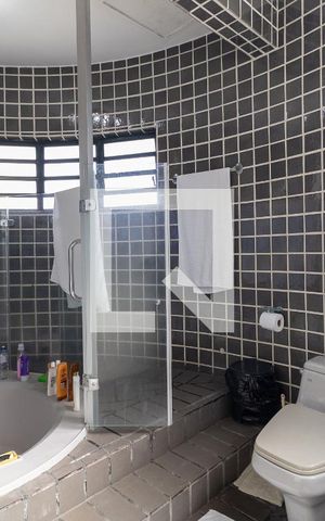 Casa à venda com 430m², 3 quartos e 3 vagas Casa à venda com 430m², 3 quartos e 3 vagasBanheiro da Suíte