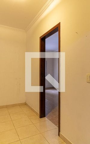 Casa à venda com 232m², 5 quartos e 2 vagas Casa à venda com 232m², 5 quartos e 2 vagasCorredor