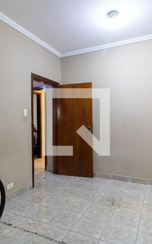Casa à venda com 232m², 5 quartos e 2 vagas Casa à venda com 232m², 5 quartos e 2 vagasQuarto 2