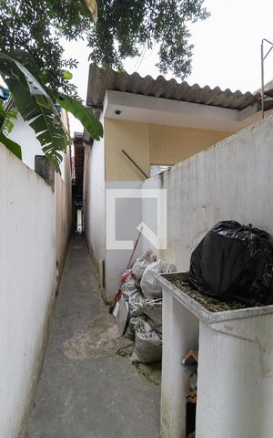 Casa à venda com 232m², 5 quartos e 2 vagas Casa à venda com 232m², 5 quartos e 2 vagasCorredor Lateral