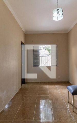 Casa à venda com 232m², 5 quartos e 2 vagas Casa à venda com 232m², 5 quartos e 2 vagasSuíte