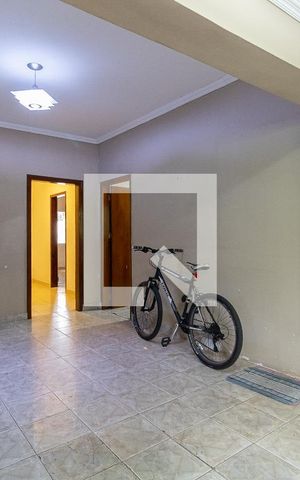 Casa à venda com 232m², 5 quartos e 2 vagas Casa à venda com 232m², 5 quartos e 2 vagasSala