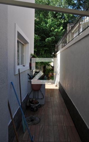 Casa à venda com 490m², 4 quartos e 3 vagasCorredor Lateral da Casa