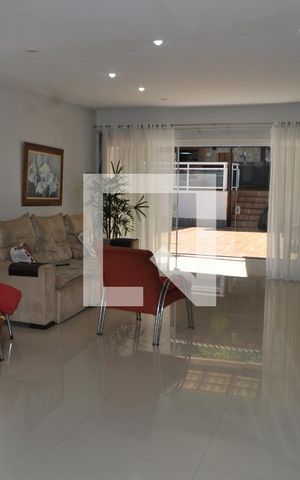 Casa à venda com 490m², 4 quartos e 3 vagasSala
