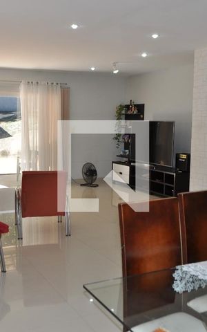 Casa à venda com 490m², 4 quartos e 3 vagasSala