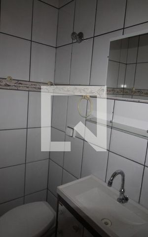 Casa à venda com 98m², 2 quartos e 2 vagasQuarto 1 - Banheiro