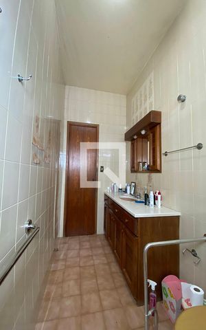 Casa à venda com 180m², 3 quartos e 2 vagasBanheiro
