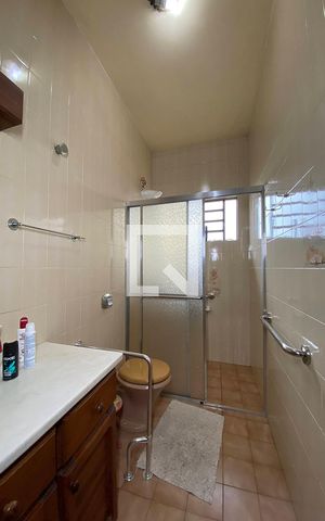 Casa à venda com 180m², 3 quartos e 2 vagasBanheiro
