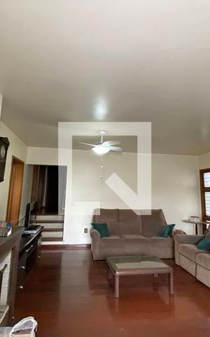 Casa à venda com 180m², 3 quartos e 2 vagasSala