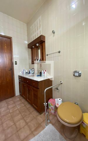 Casa à venda com 180m², 3 quartos e 2 vagasBanheiro
