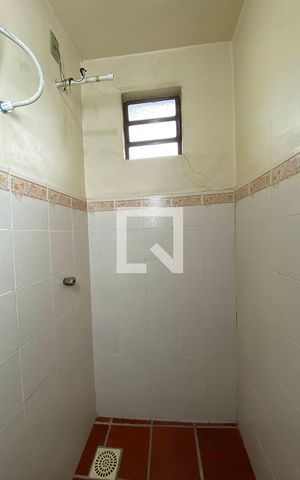 Casa à venda com 180m², 3 quartos e 2 vagasBanheiro Externo