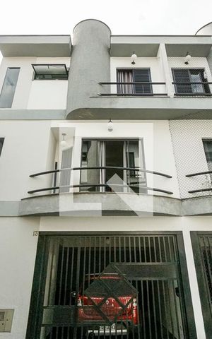 Casa de condomínio à venda com 150m², 3 quartos e 3 vagas Casa de condomínio à venda com 150m², 3 quartos e 3 vagasFachada
