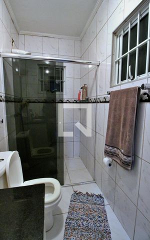 Casa à venda com 137m², 3 quartos e 3 vagasBanheiro do Quarto 2 (suite)