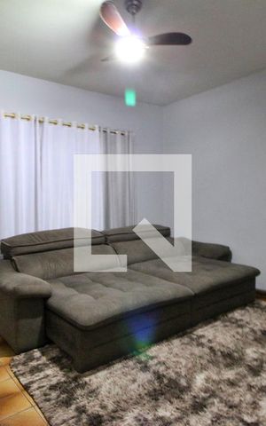 Casa à venda com 137m², 3 quartos e 3 vagasSala