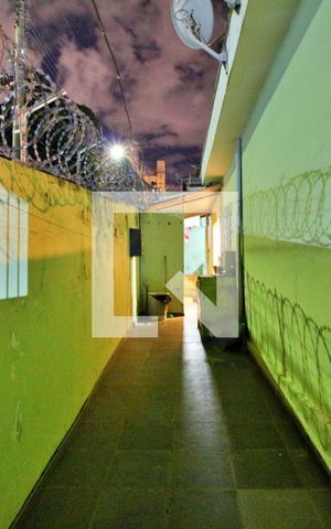 Casa à venda com 137m², 3 quartos e 3 vagasCorredor lateral