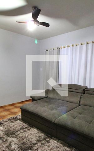 Casa à venda com 137m², 3 quartos e 3 vagasSala