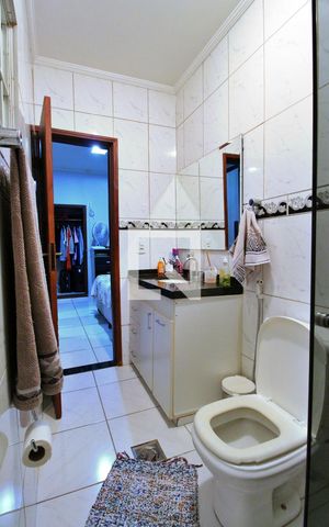 Casa à venda com 137m², 3 quartos e 3 vagasBanheiro do Quarto 2 (suite)